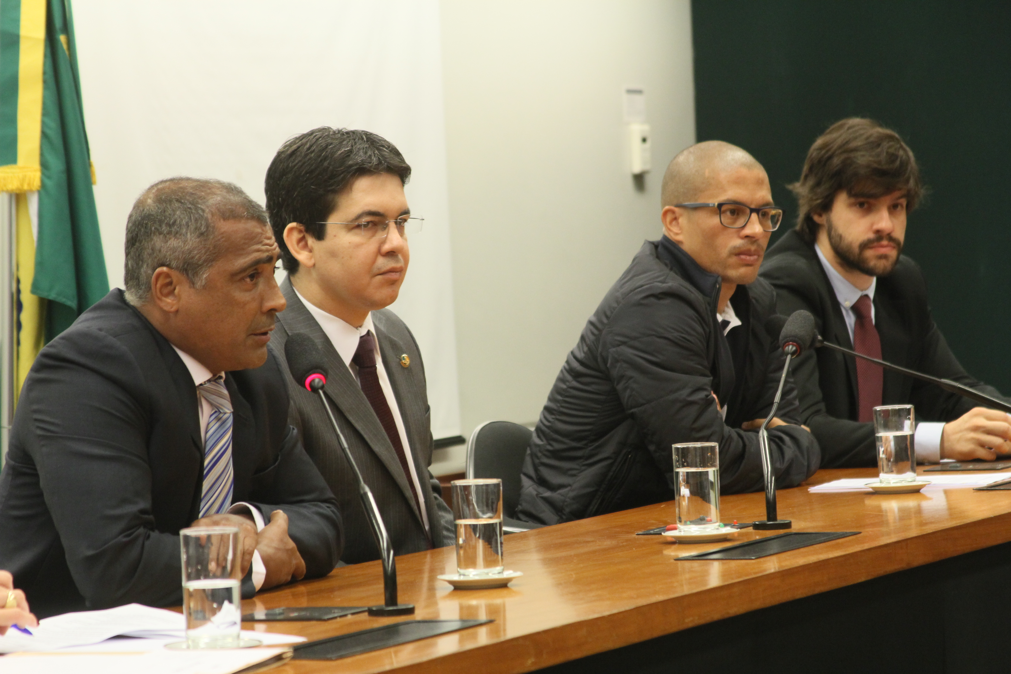 Romário em reunião com o Bom Senso (Foto: Sérgio Francês)