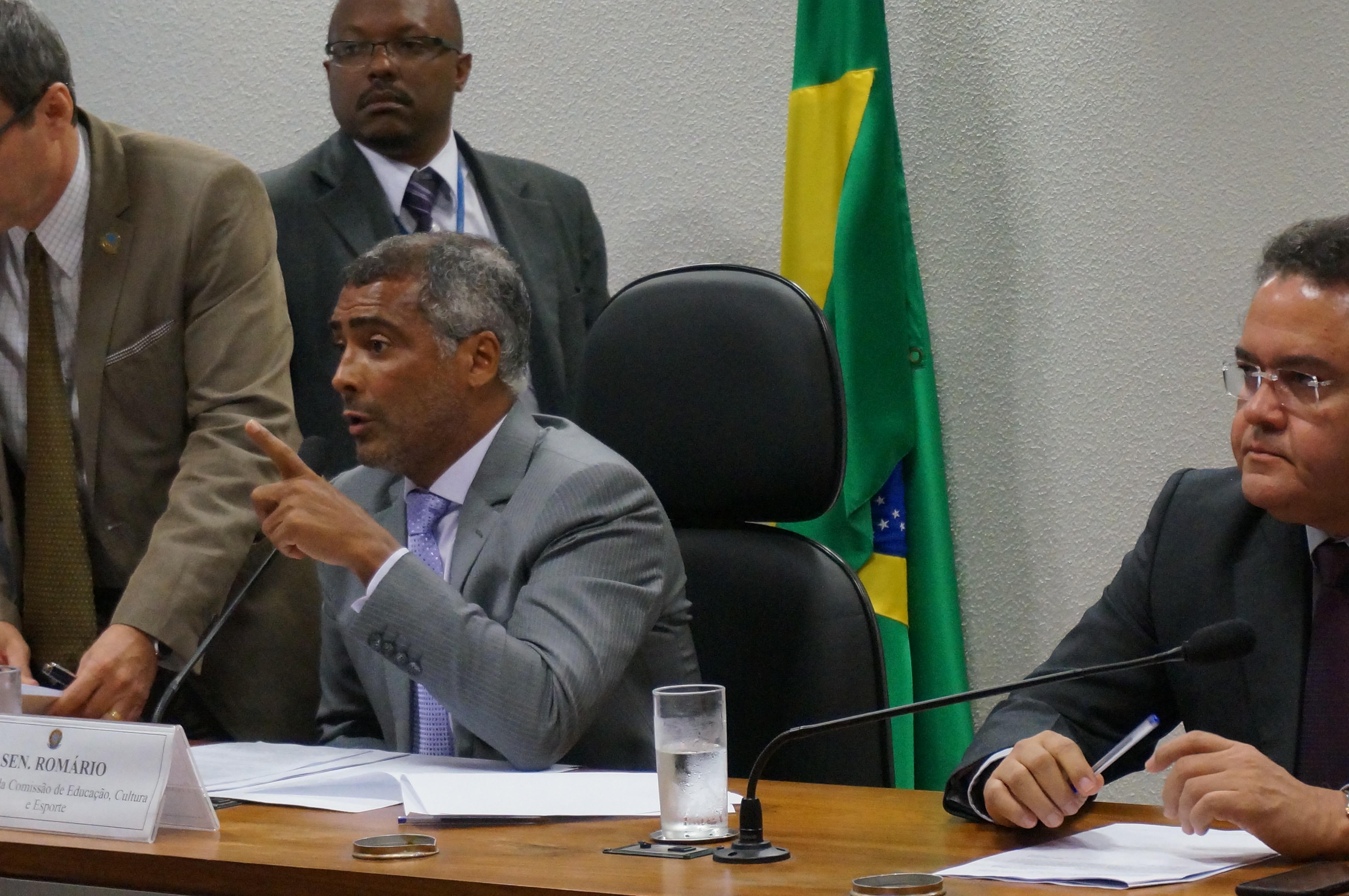 Romário preside Comissão de Educação, Cultura e Esporte